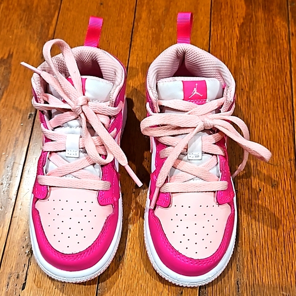 Air Jordan 1 Retro Mid Medium Soft Pink Grade School Lifestyle Shoes - Picture 4 of 16